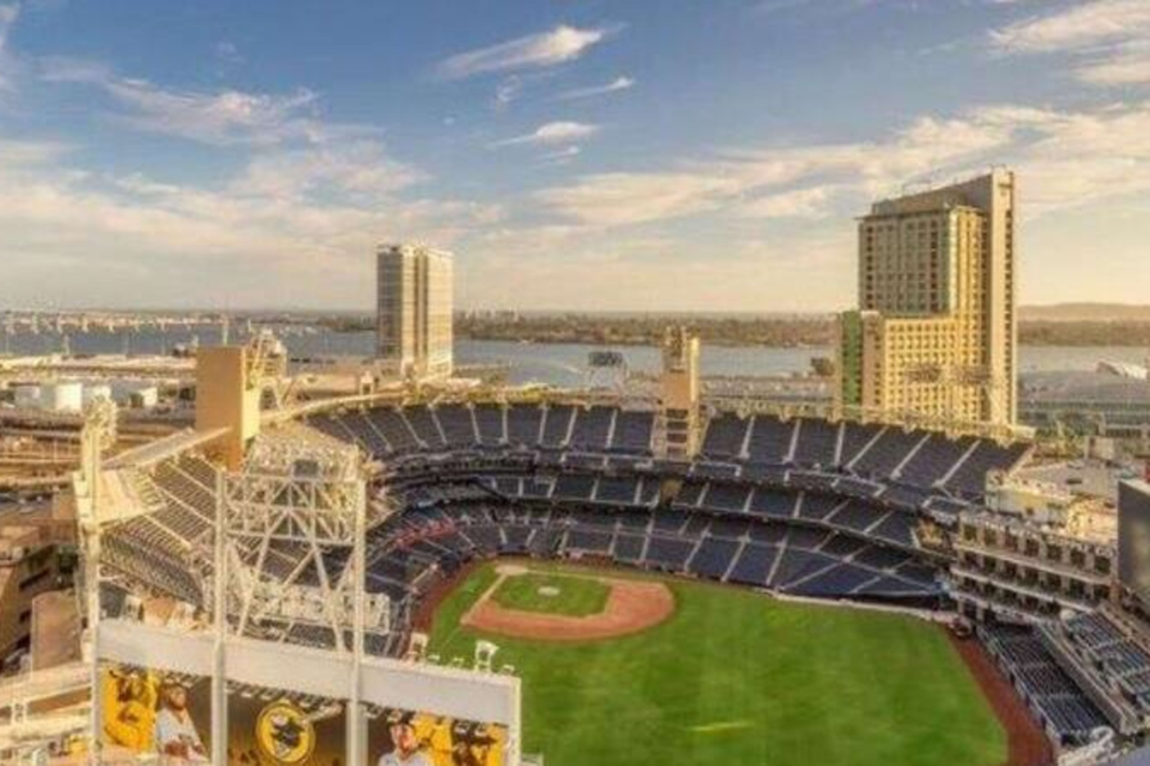 サンディエゴ・パドレス本拠地 - ペトコパーク ツアーズ | 入場料込み